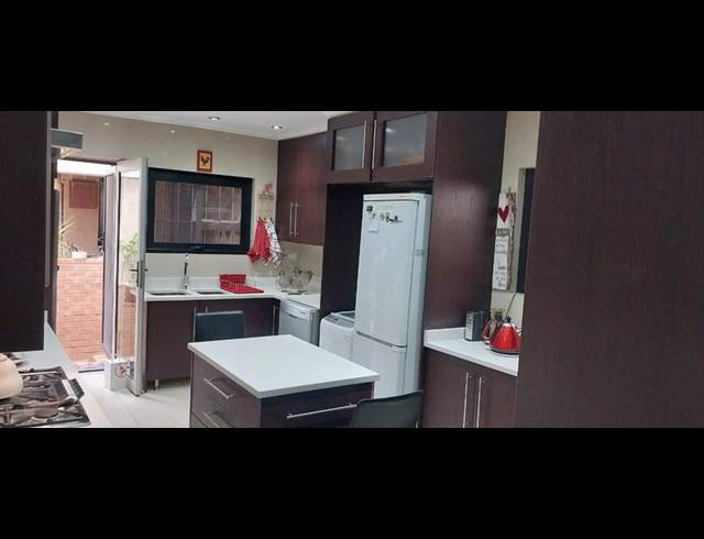 3 BEDROOM HOUSE FOR SALE IN KENSINGTON